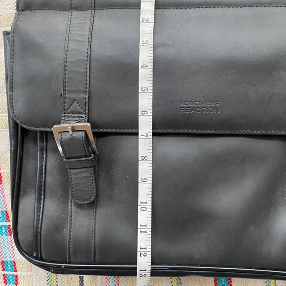 Kenneth Cole Reaction Black Leather Messenger Bag - Picture 5 of 9